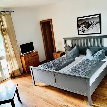 Gaestehaus Hohe Tannen جارمش بارتنكيرشن