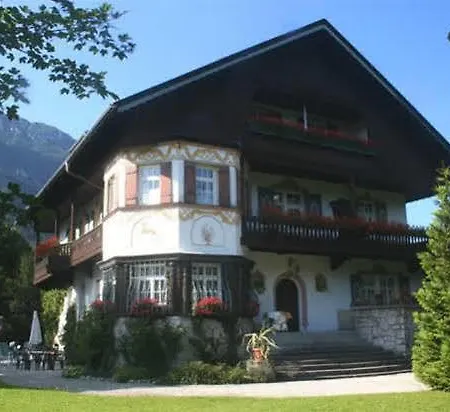 Gaestehaus Hohe Tannen بيت ضيافة جارمش بارتنكيرشن