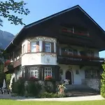 Gaestehaus Hohe Tannen 게스트하우스 가르미슈파르텐키르헨