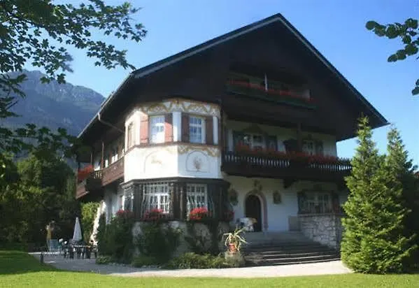Gaestehaus Hohe Tannen Πανσιόν Γκάρμις-Παρτενκίρχεν